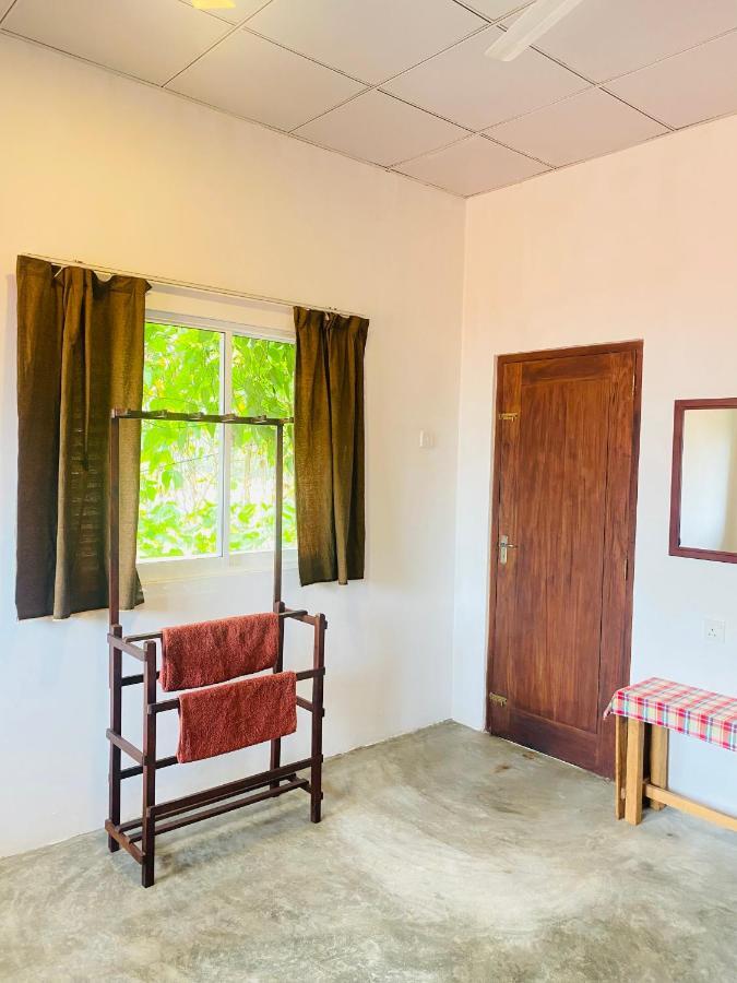 Coconut Reach Hotel Mirissa Exterior photo
